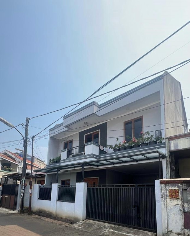 Rumah 2 Lantai, Bangunan Kokoh Siap Huni di Pondok Karya