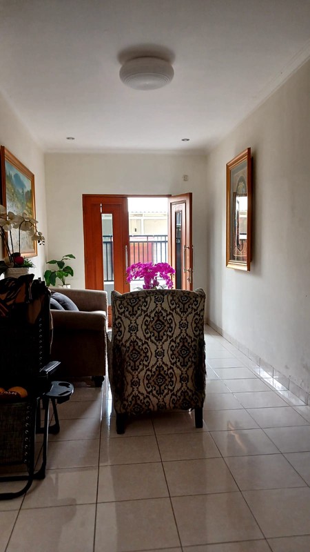 Rumah 2 Lantai, Bangunan Kokoh Siap Huni di Pondok Karya