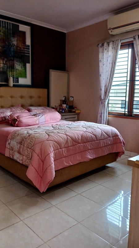 Rumah 2 Lantai, Bangunan Kokoh Siap Huni di Pondok Karya