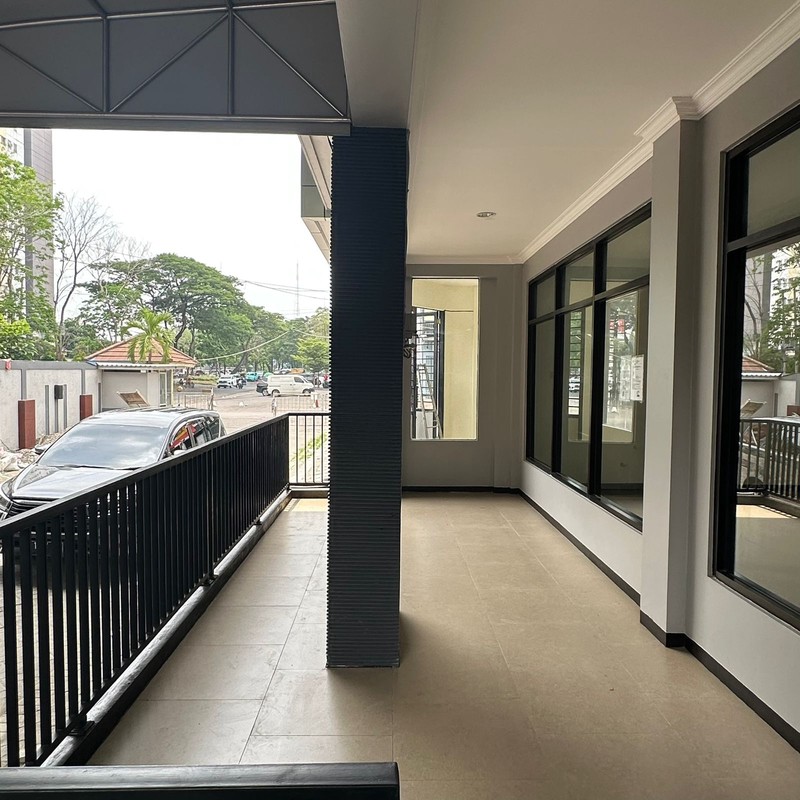 Disewakan 542 M2 Gedung Surabaya Barat Komersial Area Darmo Bavarian Village - Raya Darmo Permai - Gedung 3 Lantai Plus Lift Baru - Parkiran Mobil Luas Dekat Pasar Modern Puncak Permai, Darmo Harapan,