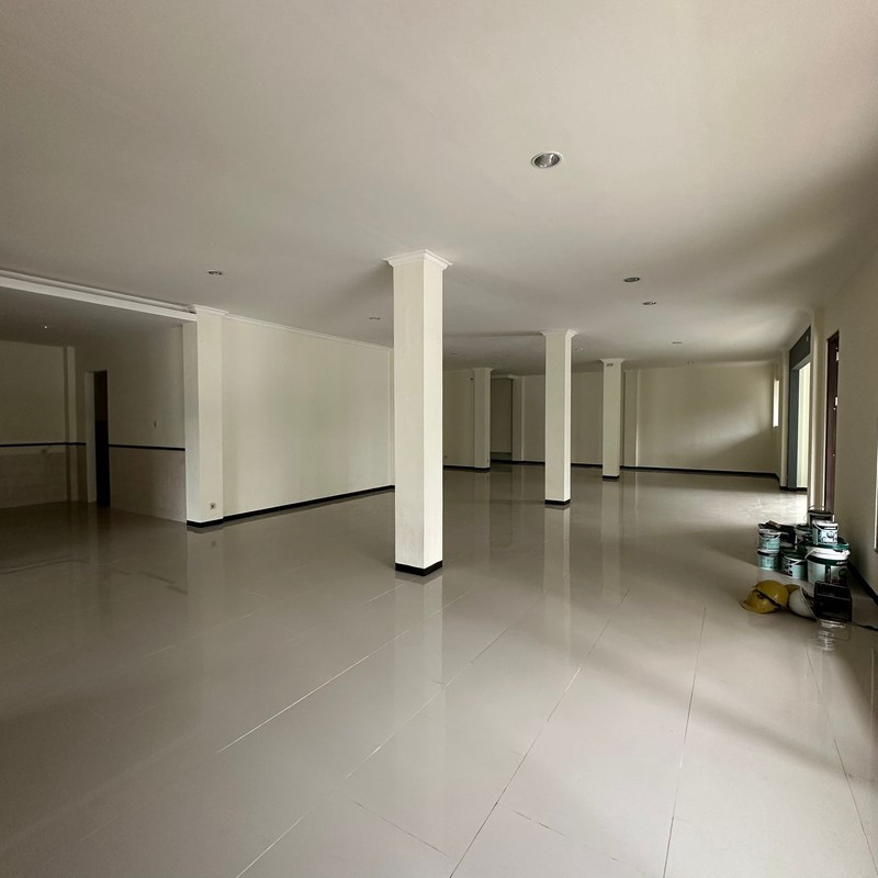 Disewakan 542 M2 Gedung Surabaya Barat Komersial Area Darmo Bavarian Village - Raya Darmo Permai - Gedung 3 Lantai Plus Lift Baru - Parkiran Mobil Luas Dekat Pasar Modern Puncak Permai, Darmo Harapan,