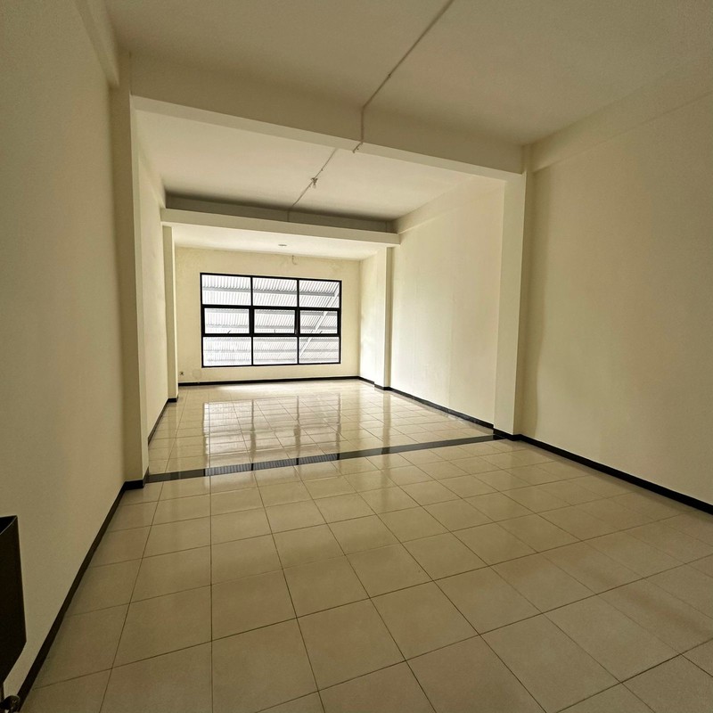 Disewakan 542 M2 Gedung Surabaya Barat Komersial Area Darmo Bavarian Village - Raya Darmo Permai - Gedung 3 Lantai Plus Lift Baru - Parkiran Mobil Luas Dekat Pasar Modern Puncak Permai, Darmo Harapan,