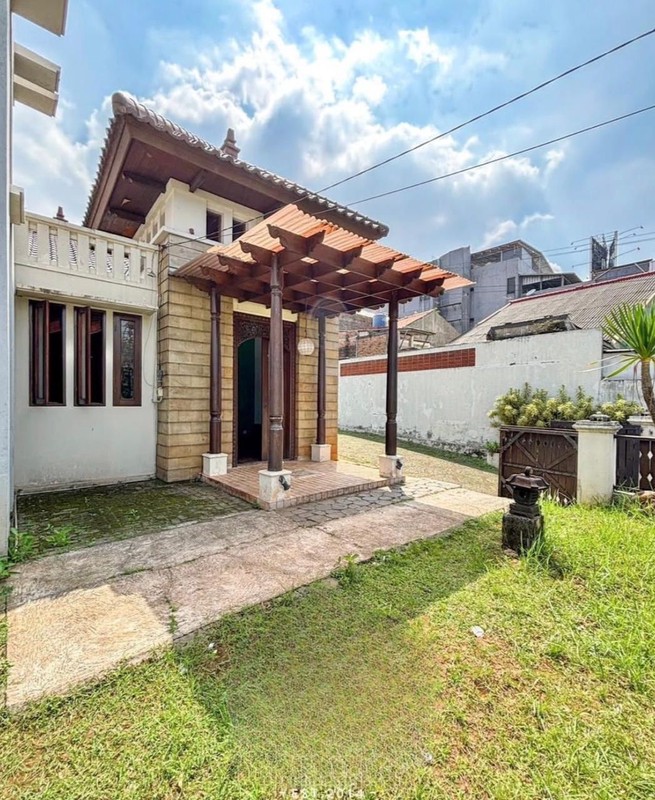 Rumah Dijual/Disewa Lahan Luas 768m2 Lokasi di Loka Indah Kalibata Pancoran Jaksel