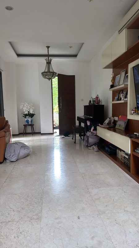 RUMAH DI CLUSTER EXCLUSIVE MENTENG BINTARO