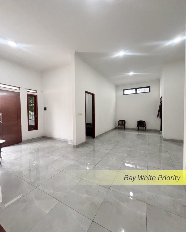 RUMAH ASRI SIAP HUNI DI KOMPLEK BNI JLN SWADARMA, JAKARTA SELATAN