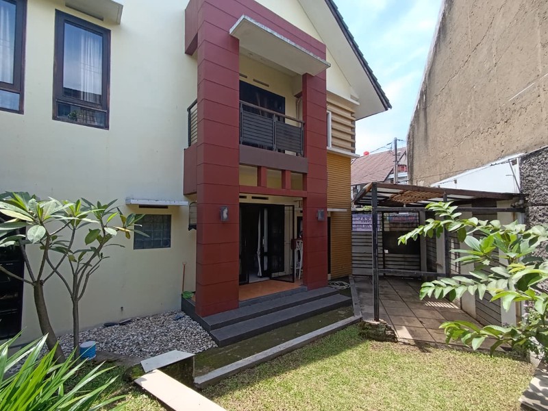 Rumah Modern 2 Lantai di Perumahan Daiichi Antapani - Siap Huni, Lingkungan Tenang