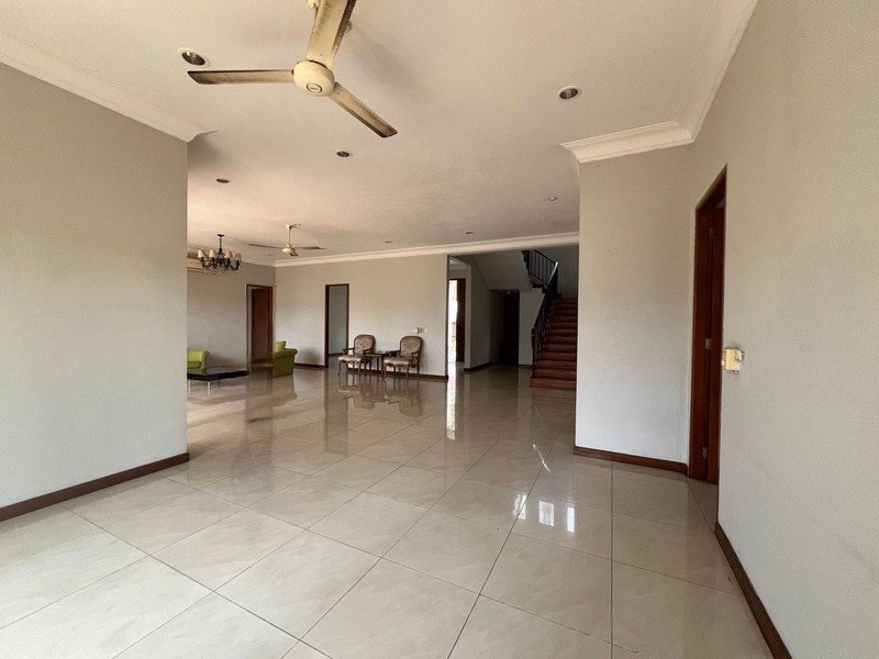 Rumah mewah semifurnish di kemang untuk tinggal dan kantor parkir luas 