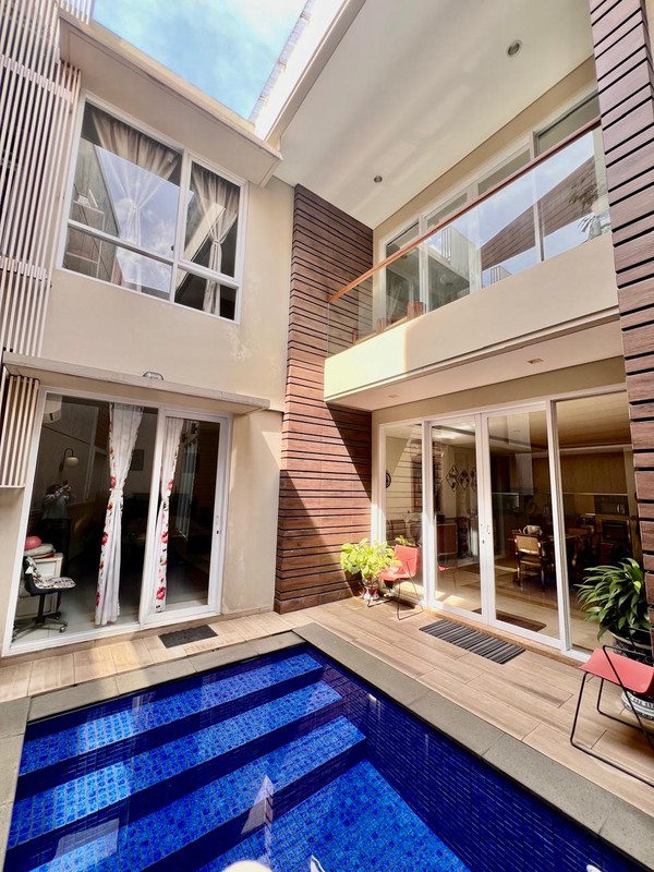 Rumah Dengan Kolam Renang, Lokasi Strategis di Pondok Indah, Jakarta Selatan