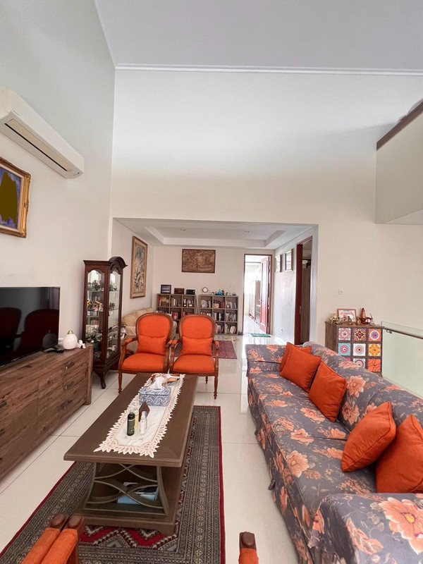 Rumah Dengan Kolam Renang, Lokasi Strategis di Pondok Indah, Jakarta Selatan