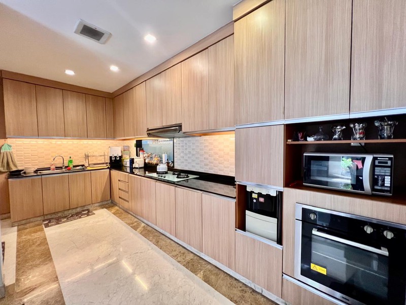 Rumah Dengan Kolam Renang, Lokasi Strategis di Pondok Indah, Jakarta Selatan