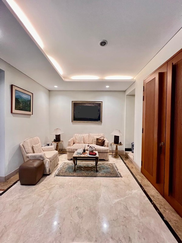 Rumah Dengan Kolam Renang, Lokasi Strategis di Pondok Indah, Jakarta Selatan