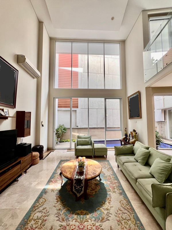 Rumah Dengan Kolam Renang, Lokasi Strategis di Pondok Indah, Jakarta Selatan