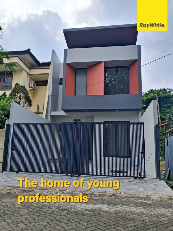 Dijual Rumah 2 lantai di Manyar Jaya Surabaya