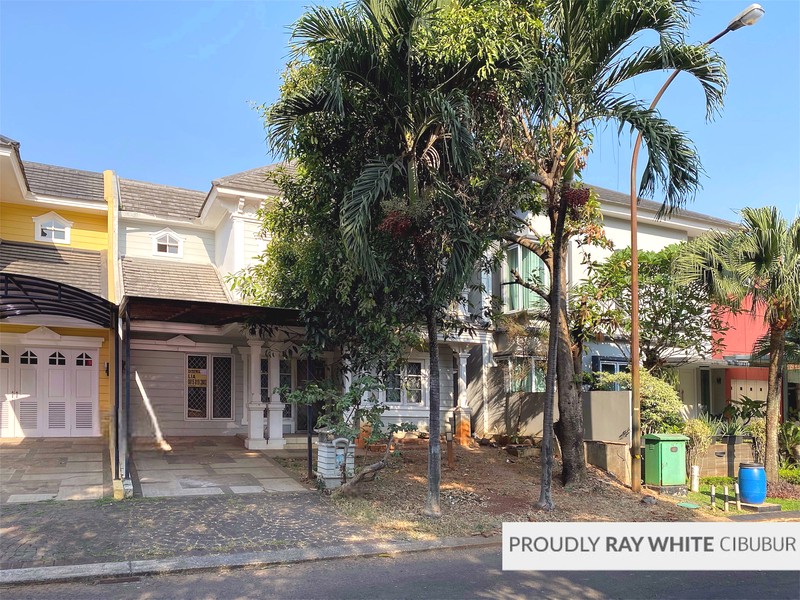 Rumah Depan Taman di Kota Wisata Cibubur
