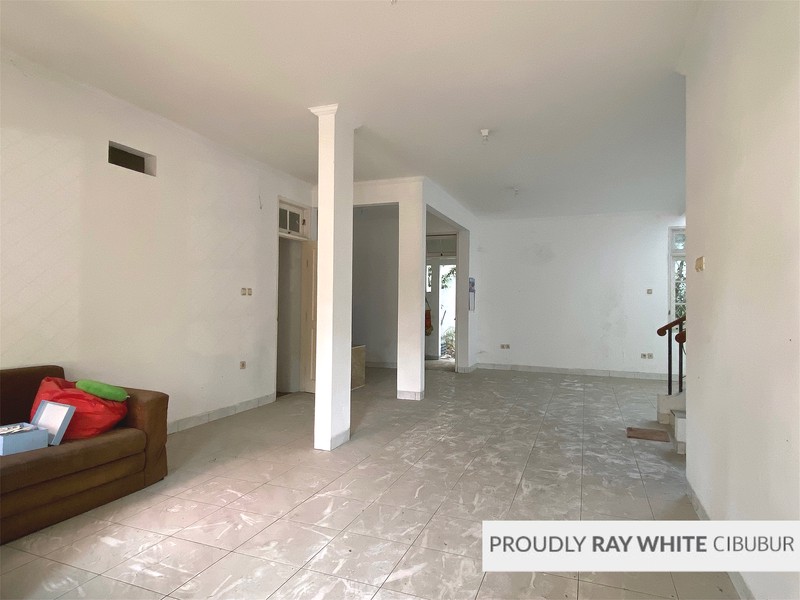 Rumah Depan Taman di Kota Wisata Cibubur