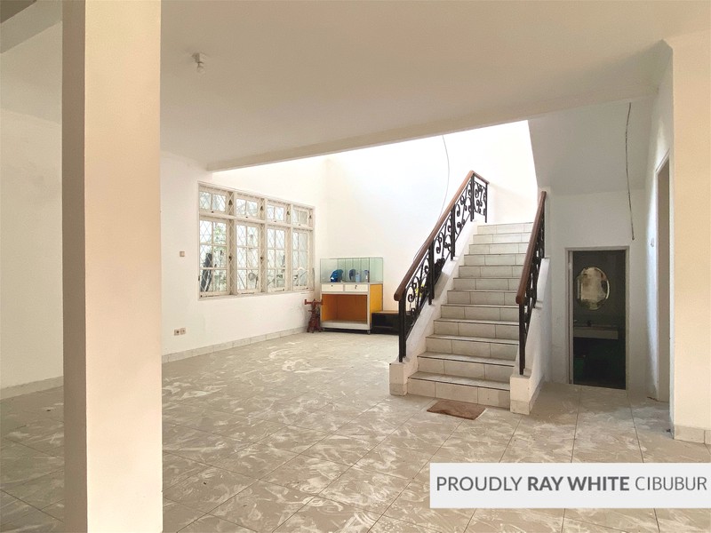 Rumah Depan Taman di Kota Wisata Cibubur