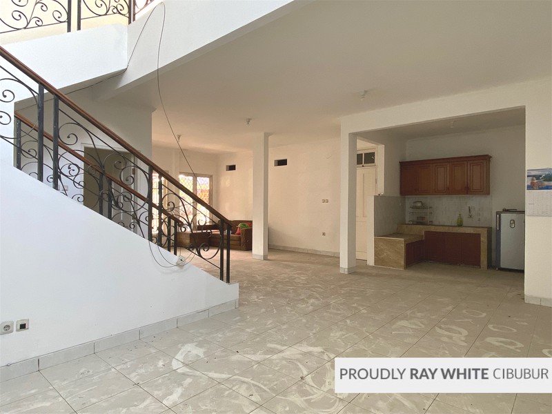 Rumah Depan Taman di Kota Wisata Cibubur