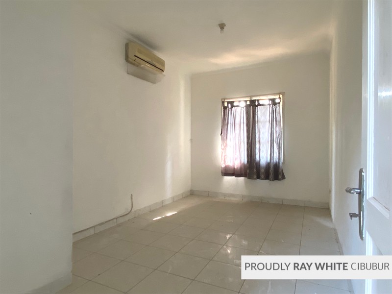 Rumah Depan Taman di Kota Wisata Cibubur