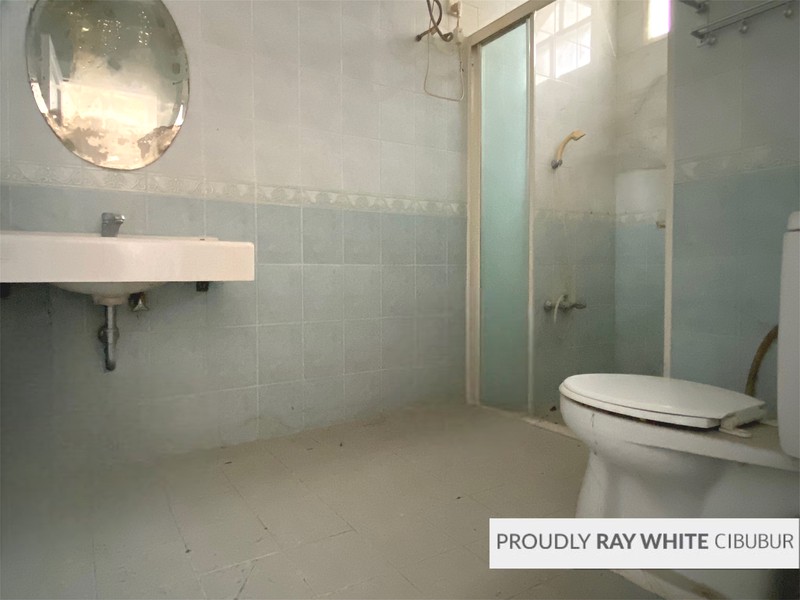 Rumah Depan Taman di Kota Wisata Cibubur