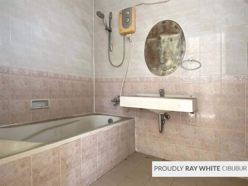 Rumah Depan Taman di Kota Wisata Cibubur