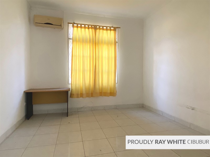 Rumah Depan Taman di Kota Wisata Cibubur