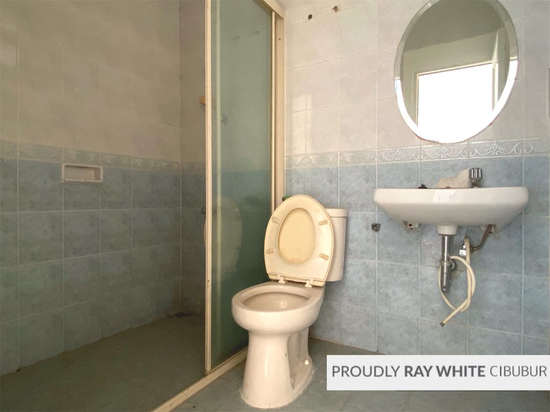 Rumah Depan Taman di Kota Wisata Cibubur