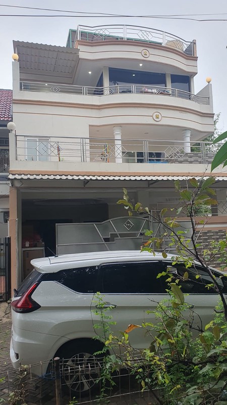 Rumah Full renovasi di Taman Palem Lestari Jakarta Barat Dekat Mall