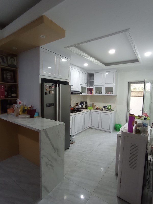 Rumah Full renovasi di Taman Palem Lestari Jakarta Barat Dekat Mall