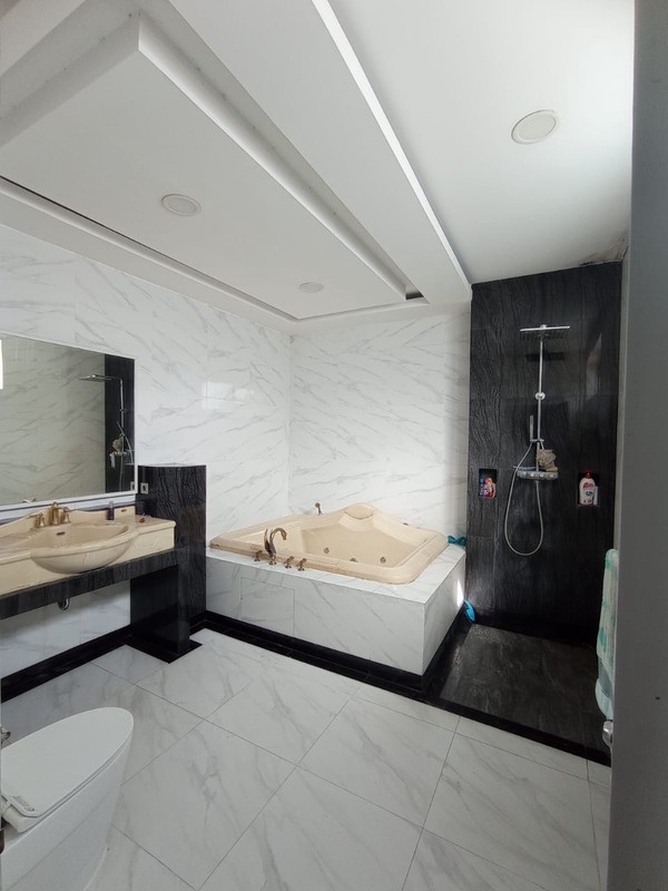 Rumah Full renovasi di Taman Palem Lestari Jakarta Barat Dekat Mall