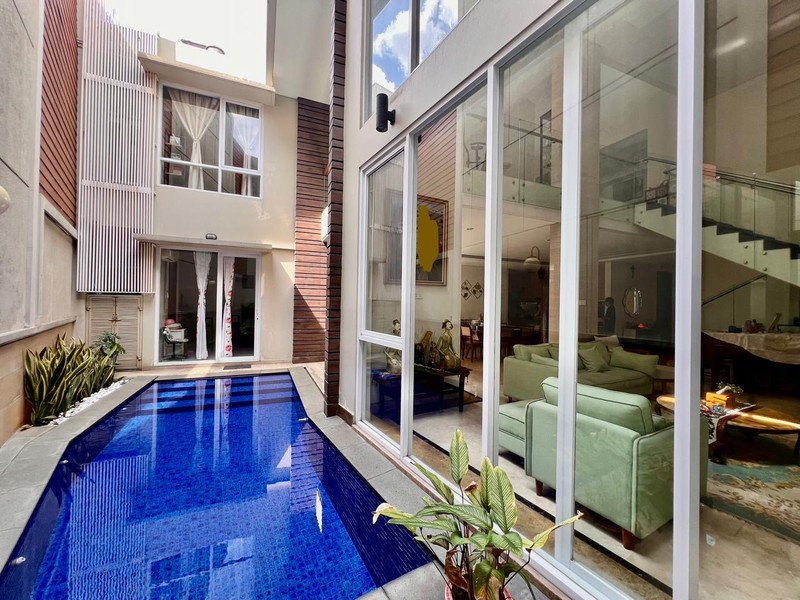 Rumah Bagus Dengan Kolam Renang Di Pondok Indah Jakarta Selatan