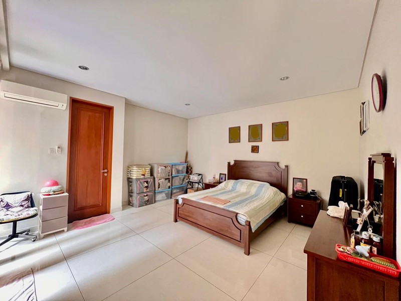 Rumah Bagus Dengan Kolam Renang Di Pondok Indah Jakarta Selatan