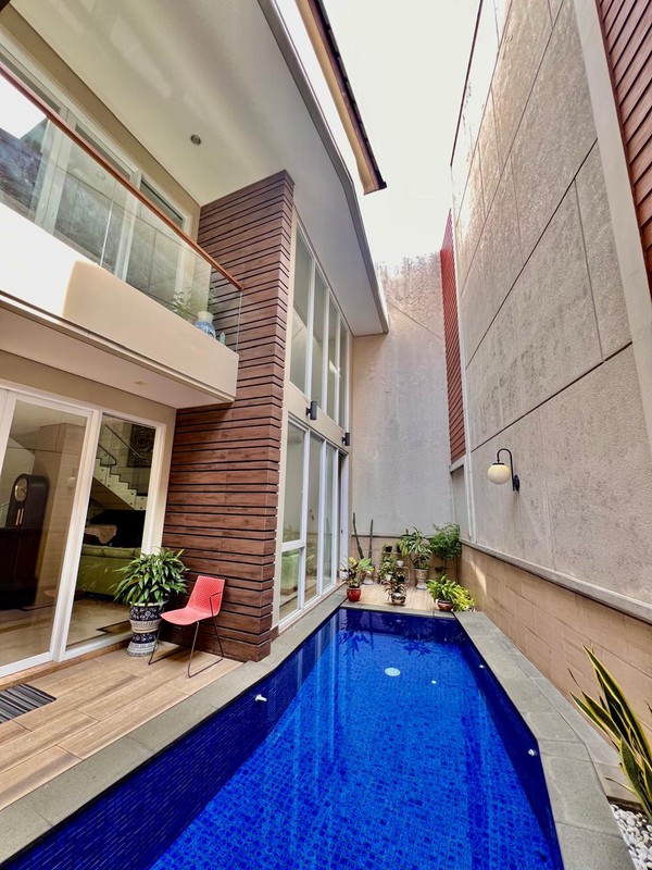 Rumah Bagus Dengan Kolam Renang Di Pondok Indah Jakarta Selatan