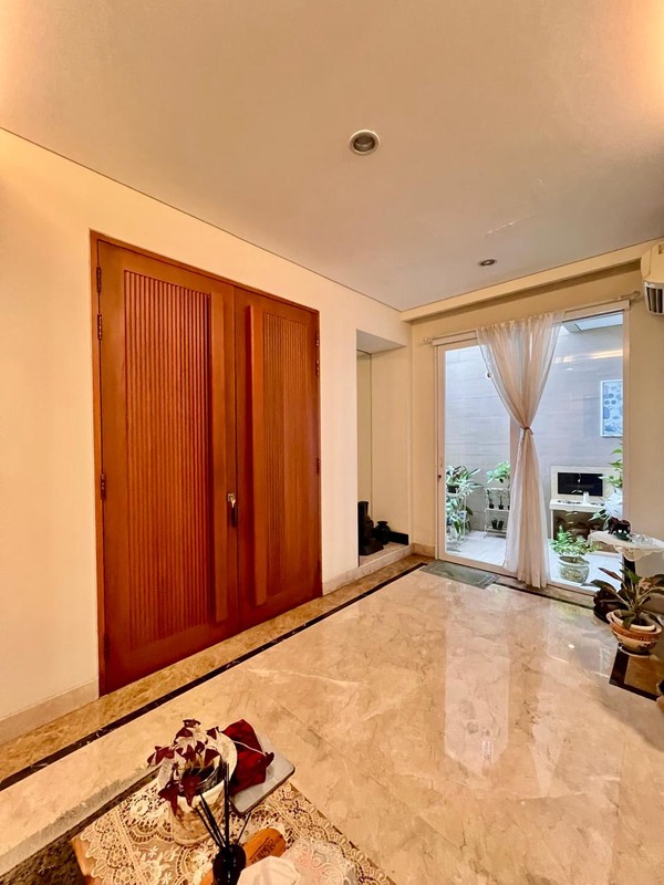 Rumah Bagus Dengan Kolam Renang Di Pondok Indah Jakarta Selatan