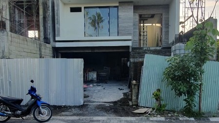 Dijual Rumah 3 Lantai di Babatan Pratama Wiyung Surabaya