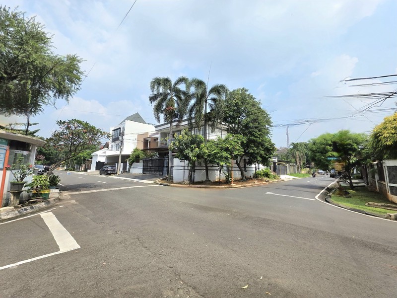 Rumah Bagus Siap Huni dan Asri di Jl Gedung Pinang, Pondok Indah, Jakarta Selatan