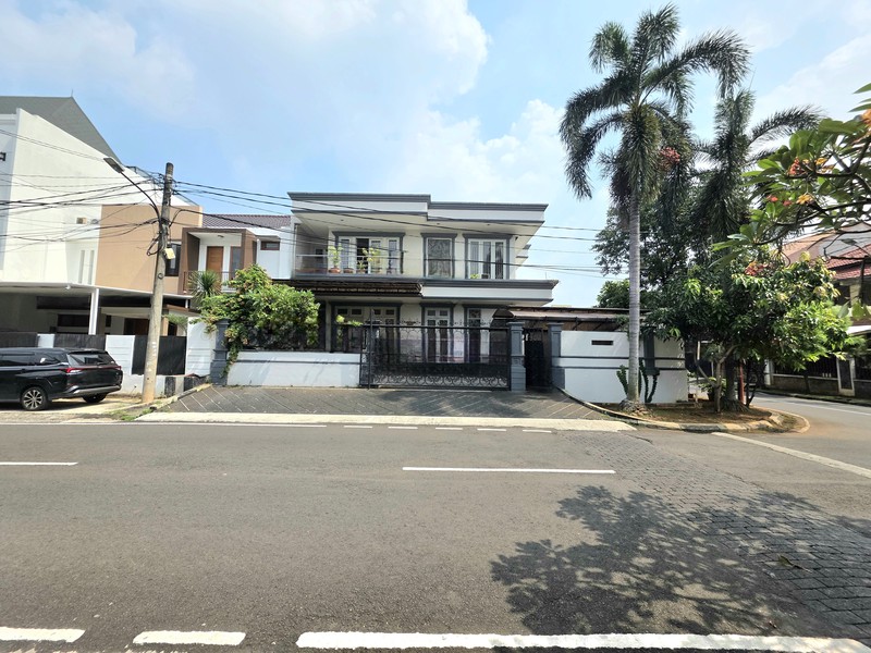 Rumah Bagus Siap Huni dan Asri di Jl Gedung Pinang, Pondok Indah, Jakarta Selatan