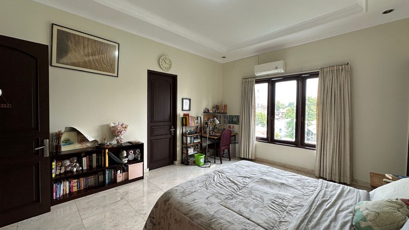 Di jual rumah cantik lokasi strategis di Simatupang