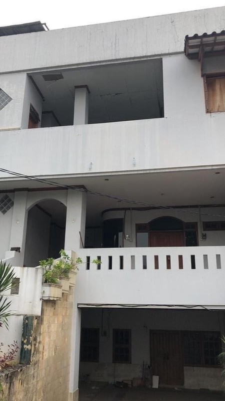 DIJUAL - Rumah Strategis di Lebak Bulus, Potensi Tinggi untuk Kos-Kosan