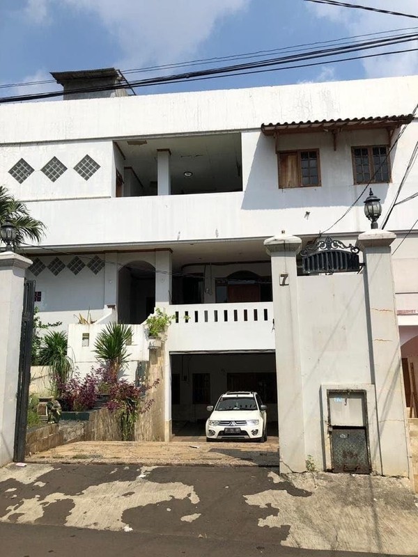 DIJUAL - Rumah Strategis di Lebak Bulus, Potensi Tinggi untuk Kos-Kosan