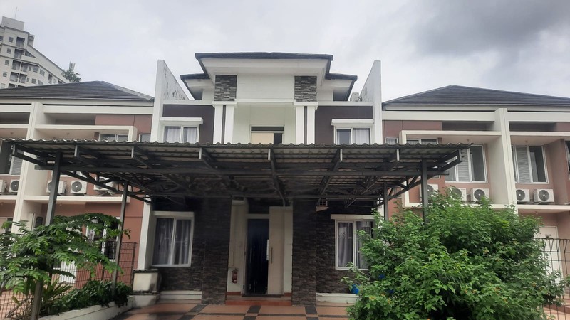 RUMAH KOST EKSKLUSIF DI LOKASI STRATEGIS DI BEVERLY HILLS JABABEKA 