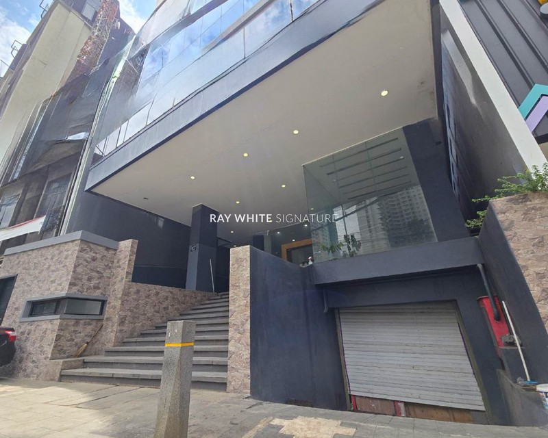  Dijual Gedung Komersial di Jl K.H. Mas Mansyur 