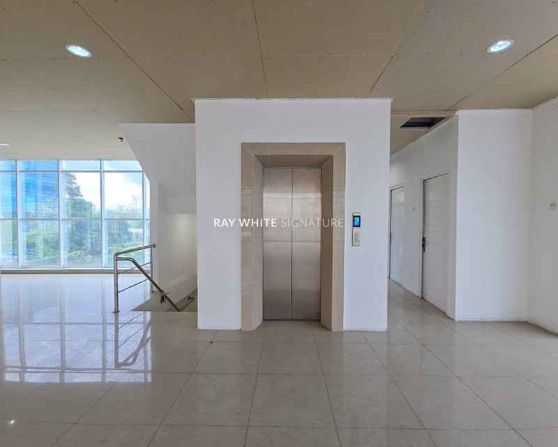  Dijual Gedung Komersial di Jl K.H. Mas Mansyur 