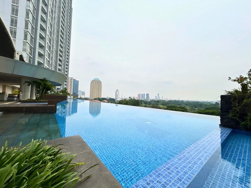 Apartemen ADHIWANGSA 3+1 BR, Full Furnished (diatas Mall Fairway Nine ex Lenmarc), Surabaya Barat