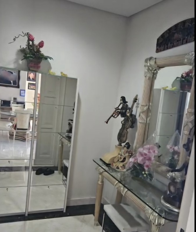 Apartemen ADHIWANGSA 3+1 BR, Full Furnished (diatas Mall Fairway Nine ex Lenmarc), Surabaya Barat