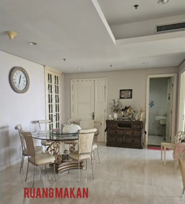 Apartemen ADHIWANGSA 3+1 BR, Full Furnished (diatas Mall Fairway Nine ex Lenmarc), Surabaya Barat