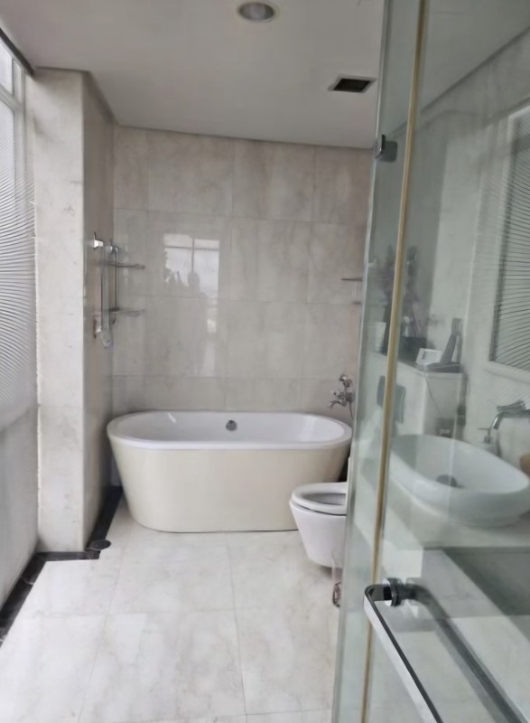 Apartemen ADHIWANGSA 3+1 BR, Full Furnished (diatas Mall Fairway Nine ex Lenmarc), Surabaya Barat