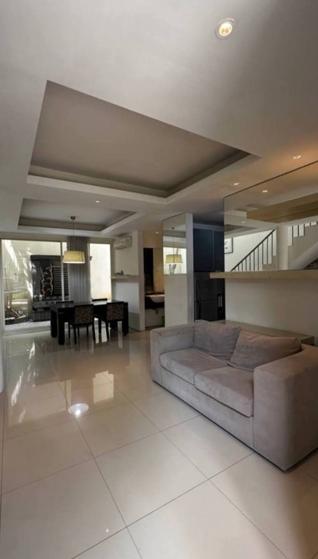 DIJUAL CEPAT RUMAH MINIMALIS 2 LANTAI MOC VRBANA WIYUNG