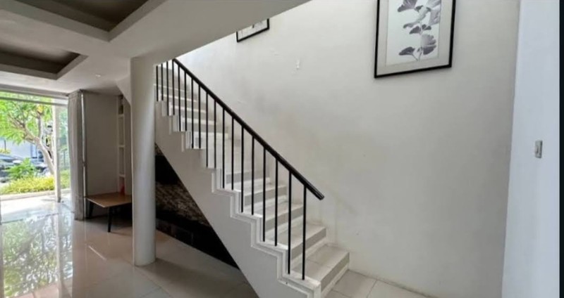 DIJUAL CEPAT RUMAH MINIMALIS 2 LANTAI MOC VRBANA WIYUNG