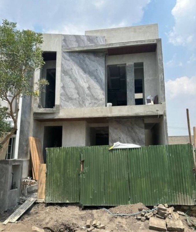 DIJUAL RUMAH 2 LANTAI BARU GRESS MOCA VRBANA