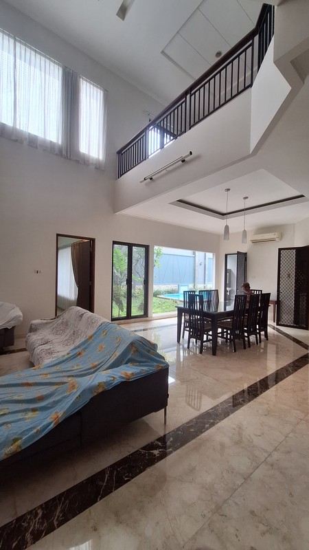 Disewakan Private Pool Rumah Satelit Indah - Sukomanunggal - Surabaya Barat - Full Furnished Dekat Chofa, Taman Hunian Satelit, Darmo Harapan.